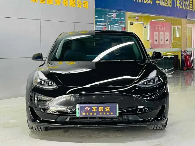 Tesla Model 3 — Фото автомобиля 2