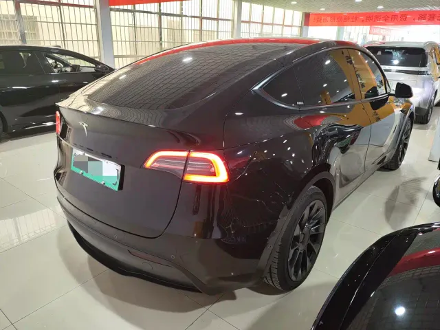 Tesla Model Y — Фото автомобиля 8