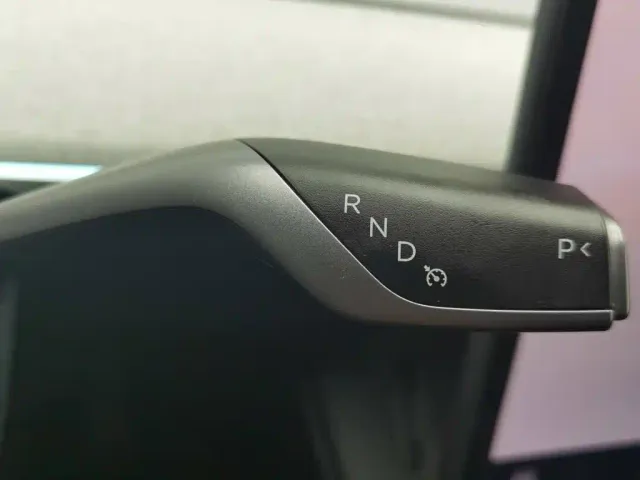 Tesla Model Y — Фото автомобиля 13