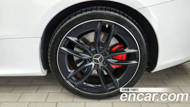 Mercedes-Benz E-Class — Фото автомобиля 20