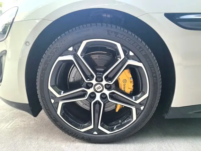 Xiaomi SU7 — Фото автомобиля 21