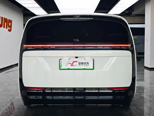Li Auto MEGA — Фото автомобиля 5