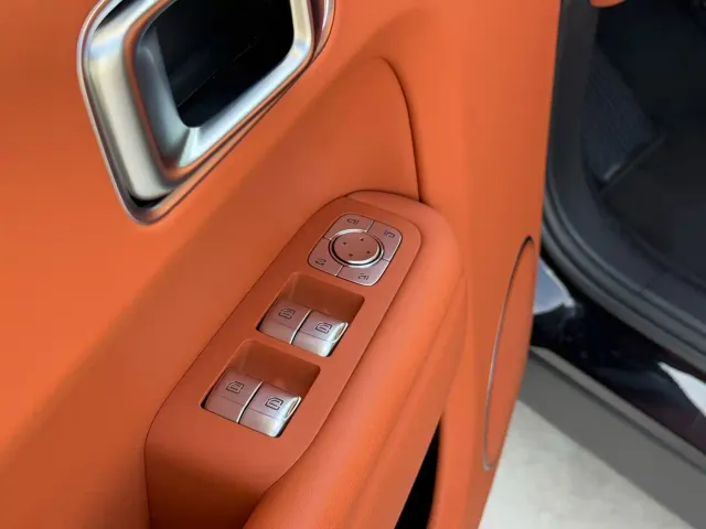Li Auto L8 — Фото автомобиля 12