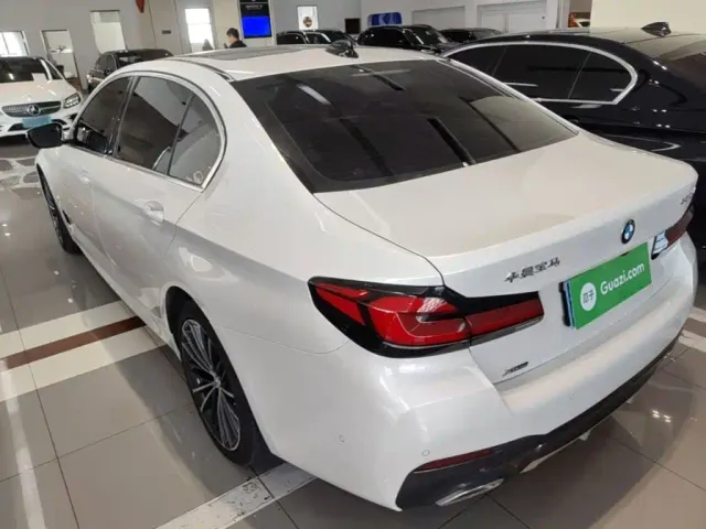 BMW 5 Series — Фото автомобиля 4