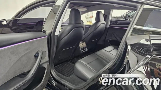 Tesla Model 3 — Фото автомобиля 18