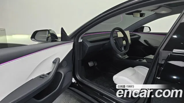 Tesla Model 3 — Фото автомобиля 15