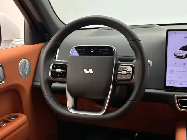 Li Auto L7 — Фото автомобиля 12