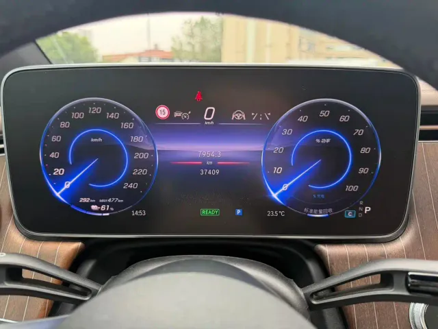 Mercedes-Benz EQE SUV — Фото автомобиля 7