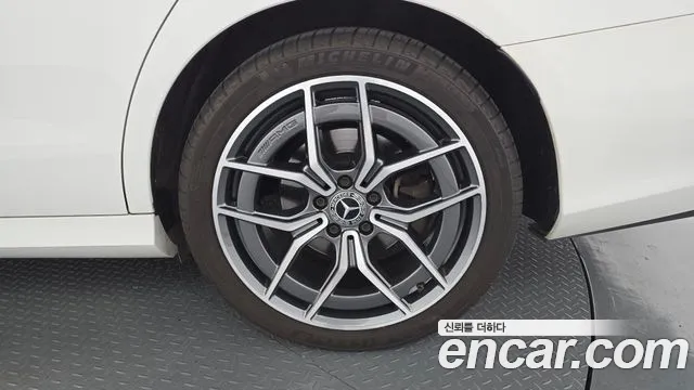 Mercedes-Benz E-Class — Фото автомобиля 21