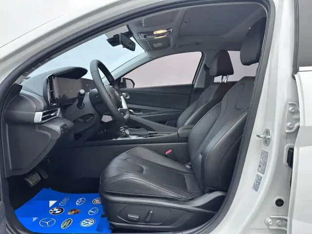 Hyundai Elantra — Фото автомобиля 10