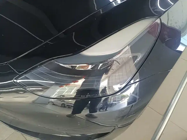 Tesla Model 3 — Фото автомобиля 23