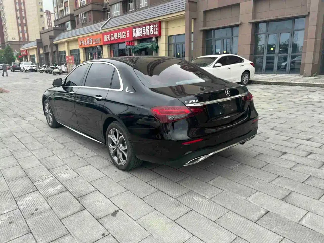 Mercedes-Benz E-Class — Фото автомобиля 6