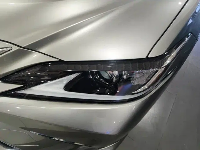 Lexus ES — Фото автомобиля 5