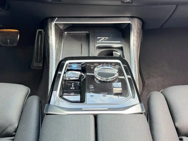 BMW i7 — Фото автомобиля 13