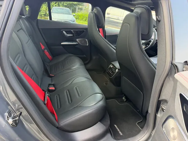 Mercedes-Benz EQE AMG — Фото автомобиля 12
