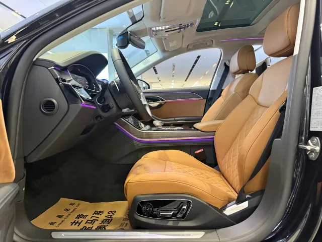 Audi A8 — Фото автомобиля 6