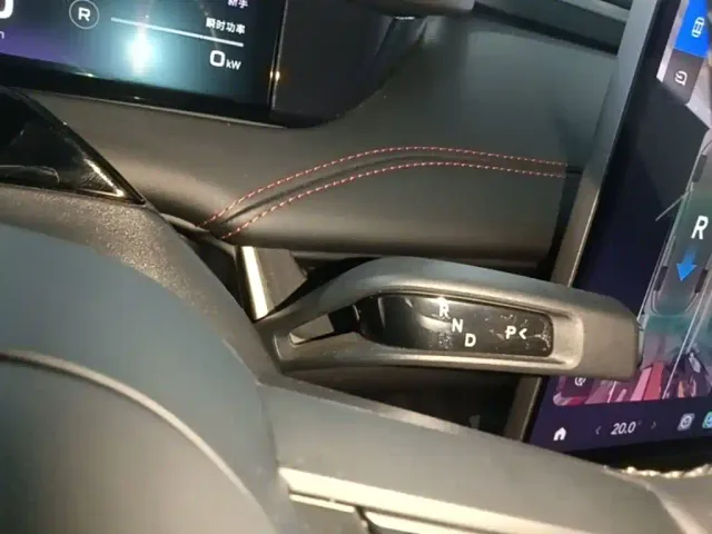 Xiaomi SU7 — Фото автомобиля 13