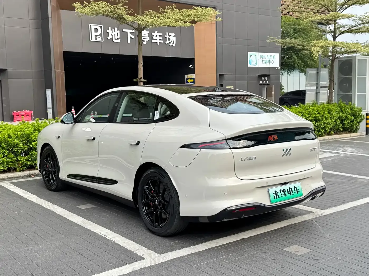 IM Motors IM LS6 2025 Extended Range Base — Фото автомобиля 9