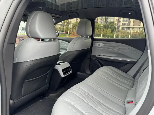 Geely Galaxy E8 — Фото автомобиля 7