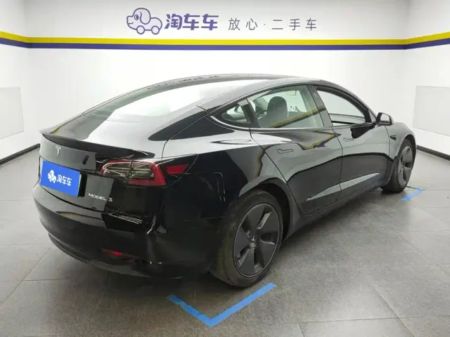 Tesla Model 3 — Фото автомобиля 3