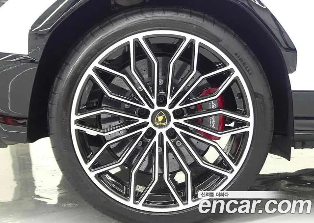Lamborghini Urus — Фото автомобиля 10