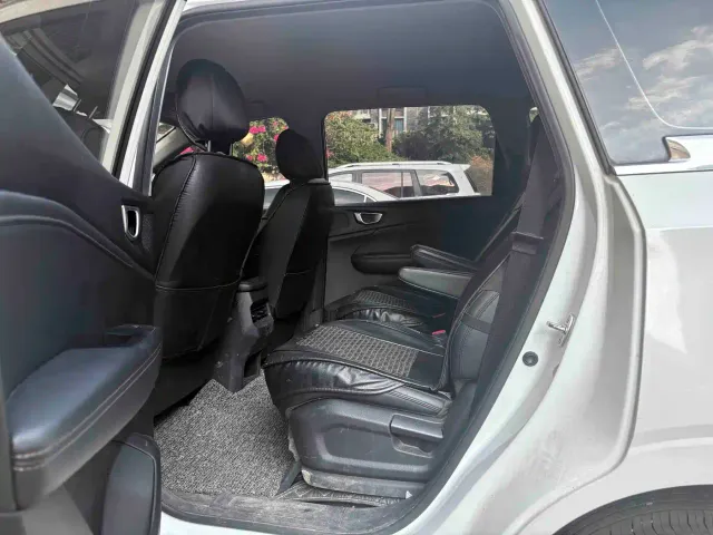 Wuling Jiachen — Фото автомобиля 5