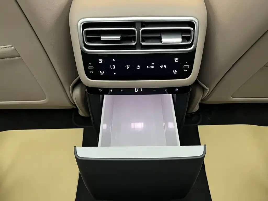 Li Auto Li Auto L6 2025 Max Smart Renewal Edition — Фото автомобиля 15