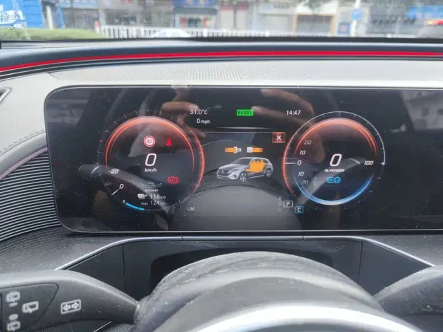 Mercedes-Benz EQC — Фото автомобиля 12