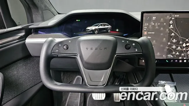 Tesla Model X — Фото автомобиля 13