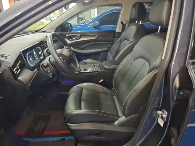 Roewe RX5 — Фото автомобиля 14