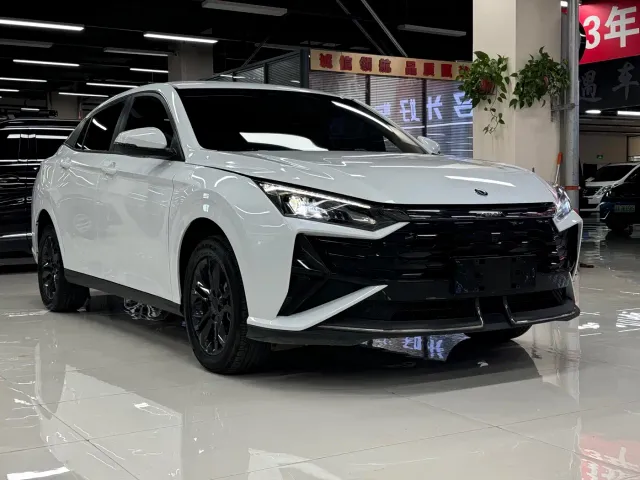 Dongfeng Yixuan — Фото автомобиля 3