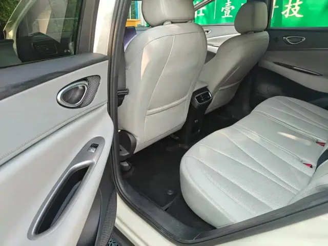 BYD Sealion 06 — Фото автомобиля 14