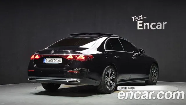 Mercedes-Benz E-Class — Фото автомобиля 2