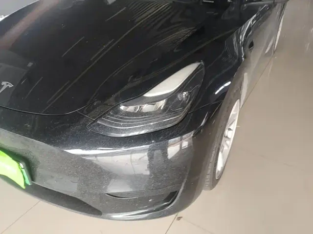 Tesla Model Y — Фото автомобиля 23