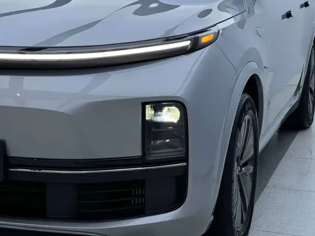 Li Auto L8 — Фото автомобиля 6
