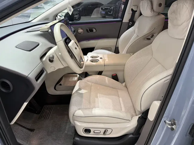 Li Auto i8 — Фото автомобиля 5