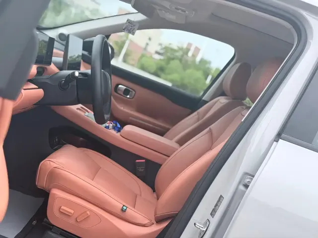 Leapmotor C10 — Фото автомобиля 7