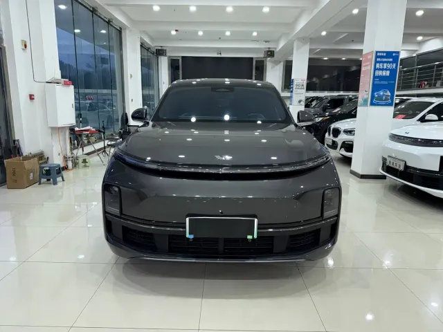 Li Auto L8 — Фото автомобиля 2