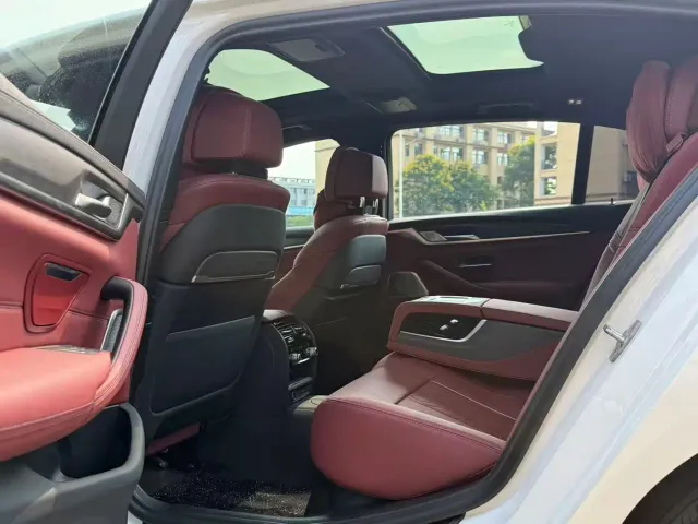 BMW 5 Series — Фото автомобиля 5