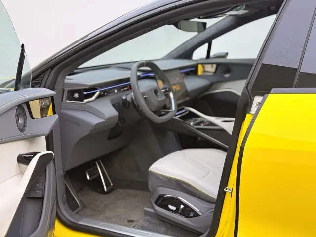 Lotus Eletre — Фото автомобиля 9