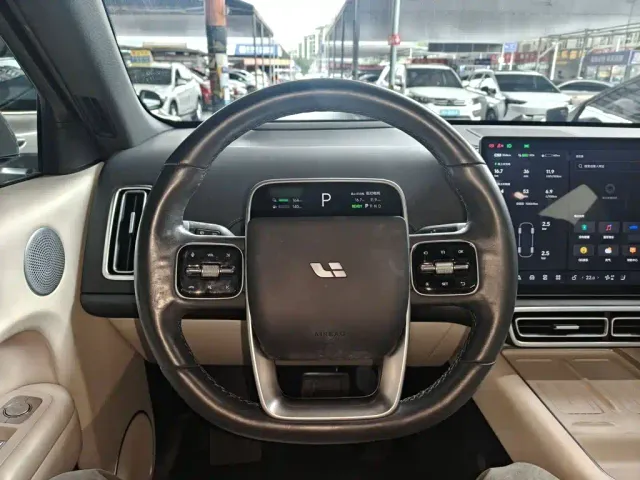 Li Auto L6 — Фото автомобиля 10