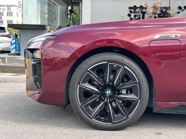 BMW i7 — Фото автомобиля 3