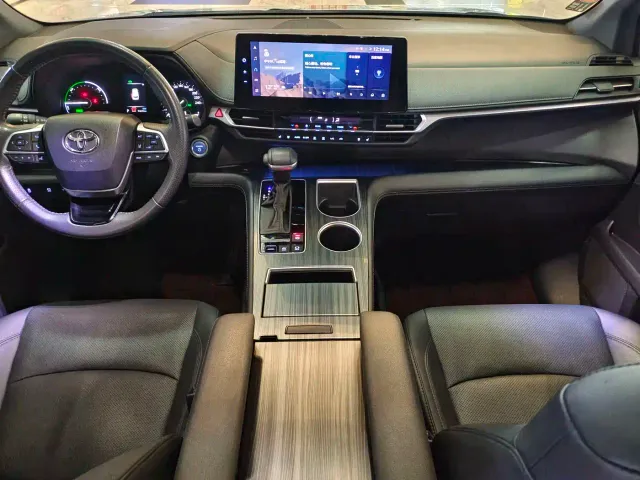 Toyota Sienna — Фото автомобиля 15