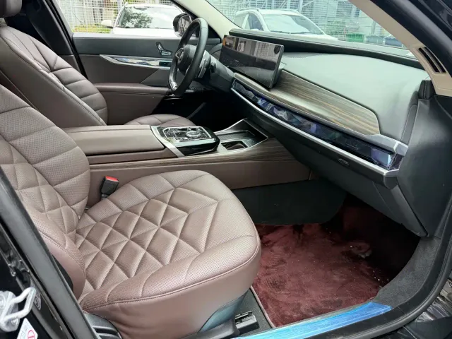 BMW 7 Series — Фото автомобиля 15