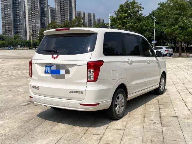 Wuling Hongguang — Фото автомобиля 4