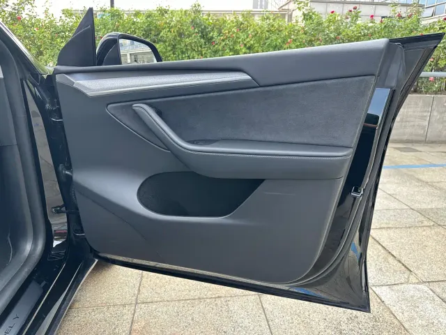 Tesla Model Y — Фото автомобиля 28