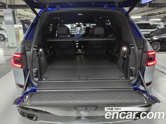 BMW X7 M60i xDrive First Edition 6 мест — Фото автомобиля 18