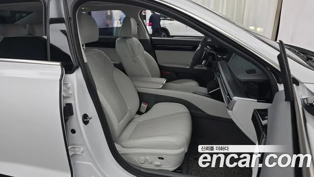 Hyundai Grandeur GN7 — Фото автомобиля 16