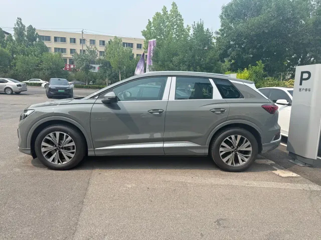 Audi Q4 e-tron — Фото автомобиля 4
