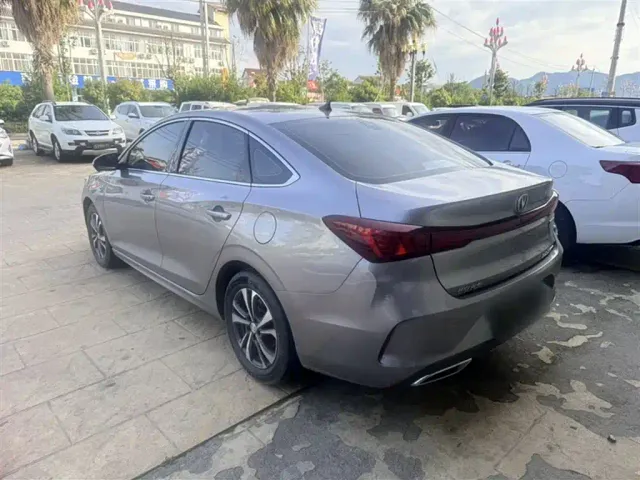 Changan Eado — Фото автомобиля 10